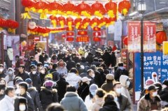 文化街迎客来 感受节日氛围