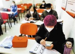 卫津路社区邀请新兴社工站开展“智慧助老，便民服务”手机课堂活动