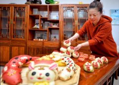 前“兔”似锦 非遗工艺面塑传承人制作完成传统花馍