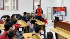 静海区大丰堆镇靳庄子村面向全村少年儿童开展了“剪纸送祝福 彩灯贺新春”