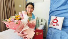天津外国语大学学生小周为血液病患者送去“生命礼物”