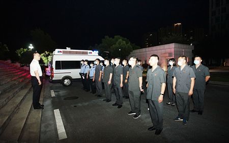 风雨无阻，夏日雷霆显威力